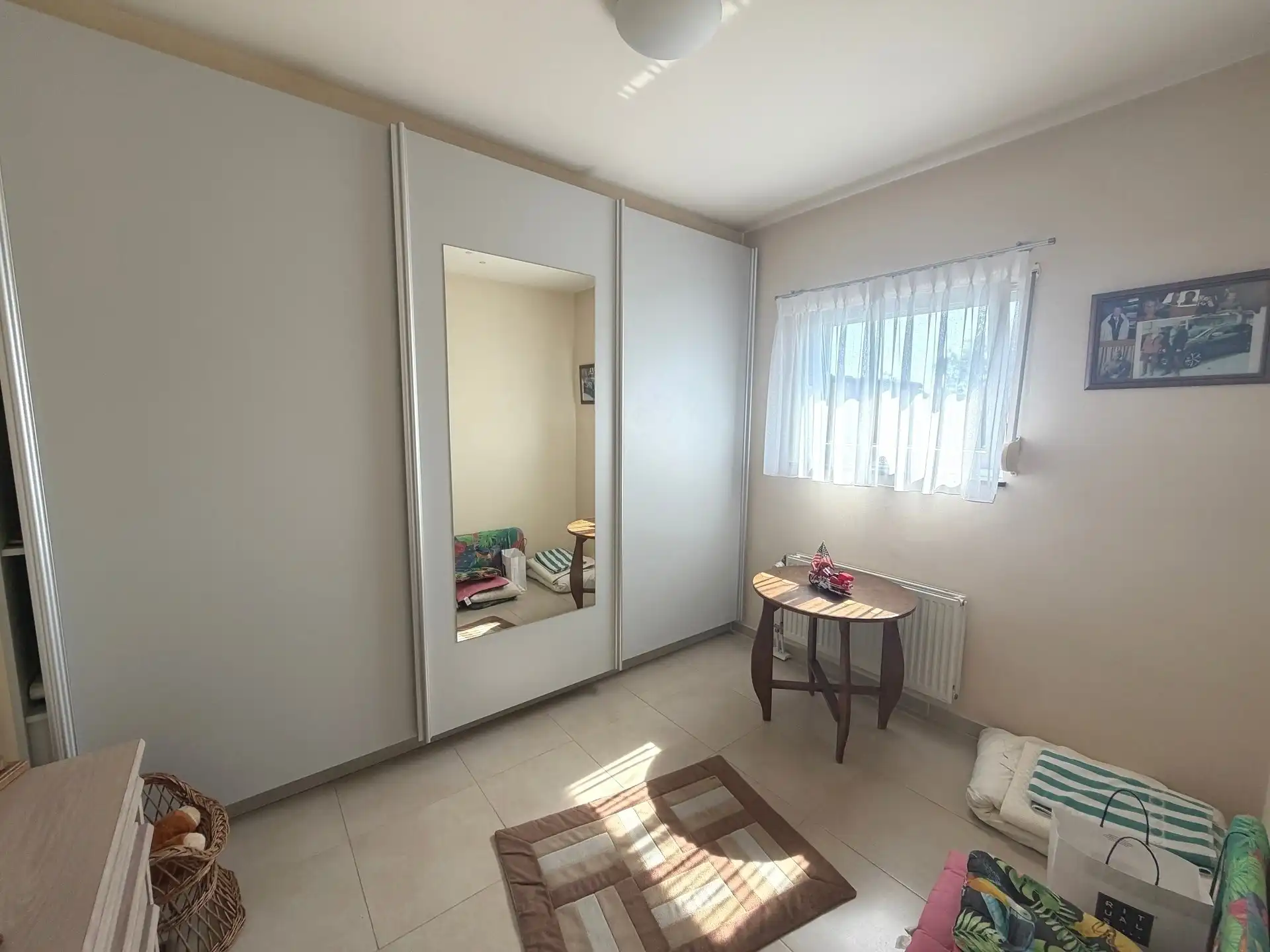 centraal gelegen appartement met zich op markt van Stekene foto 4