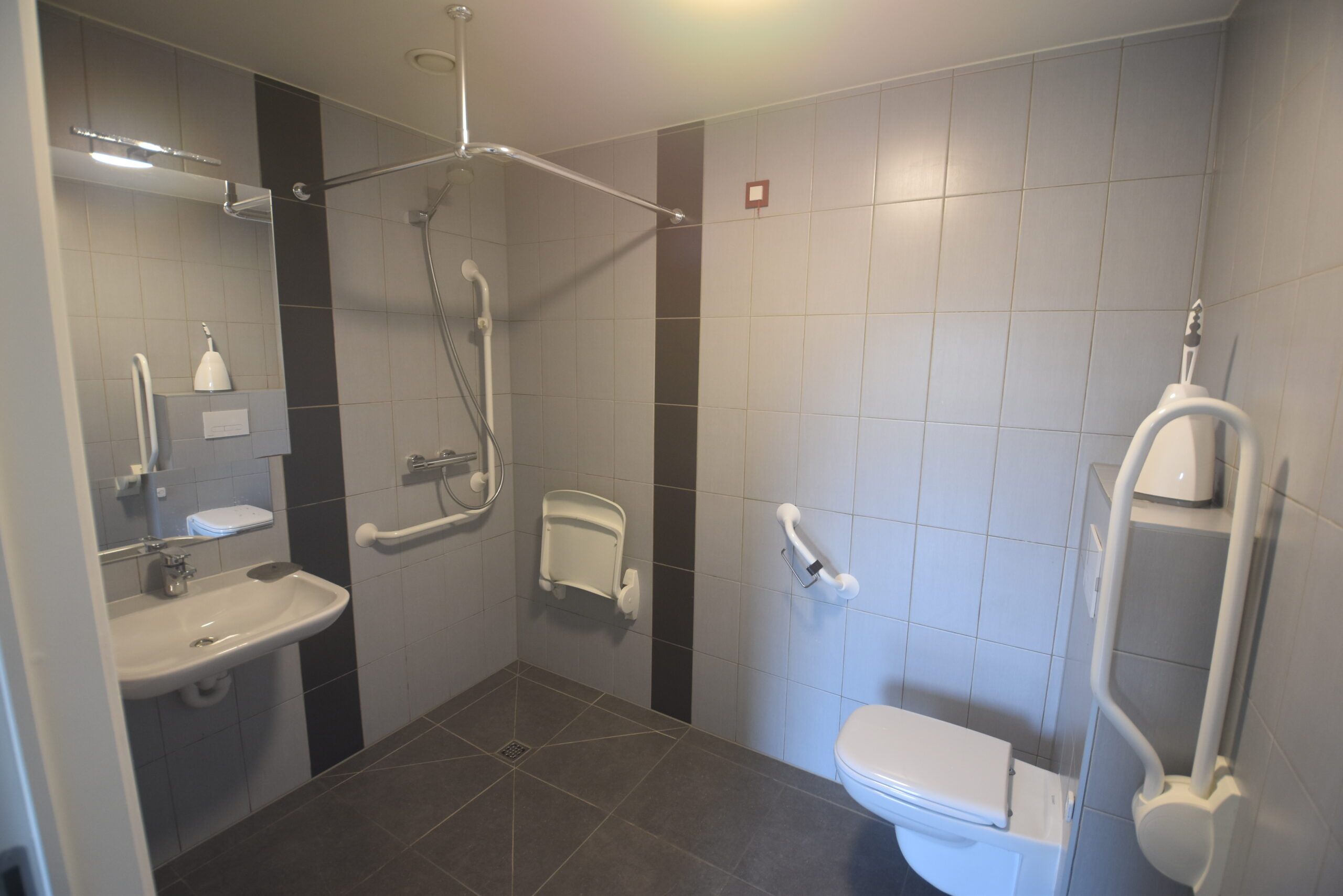 Assistentiewoning met 1 slaapkamer, berging en autostaanplaats in Sint-Niklaas foto 6