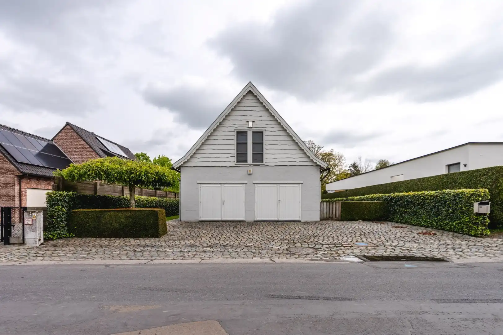 Villa met 3 kamers, 20 zonnepanelen en een dubbele garage op 800 m² foto 27