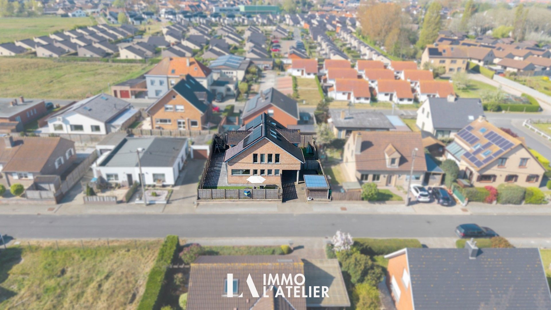 Ruime gezinswoning op toplocatie in Westende. foto 24
