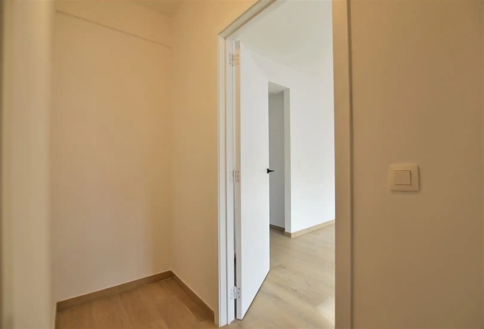 Prachtig dakappartement met terras, gelegen in het hartje van Sint-Gillis-Dendermonde. foto 20