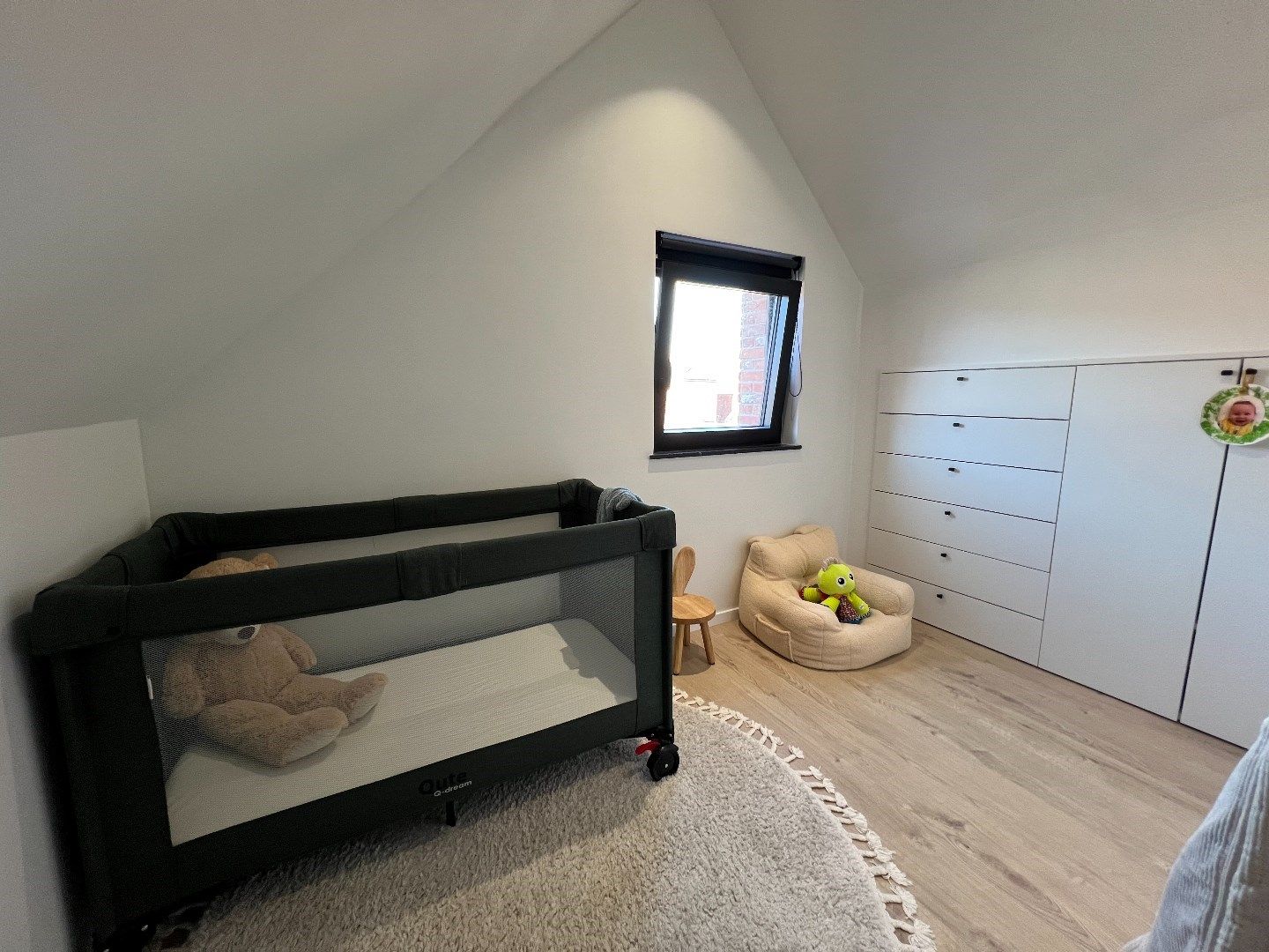 Volledig gerenoveerde woning met 3 slaapkamers en koer in het rustige Vlamertinge foto 9