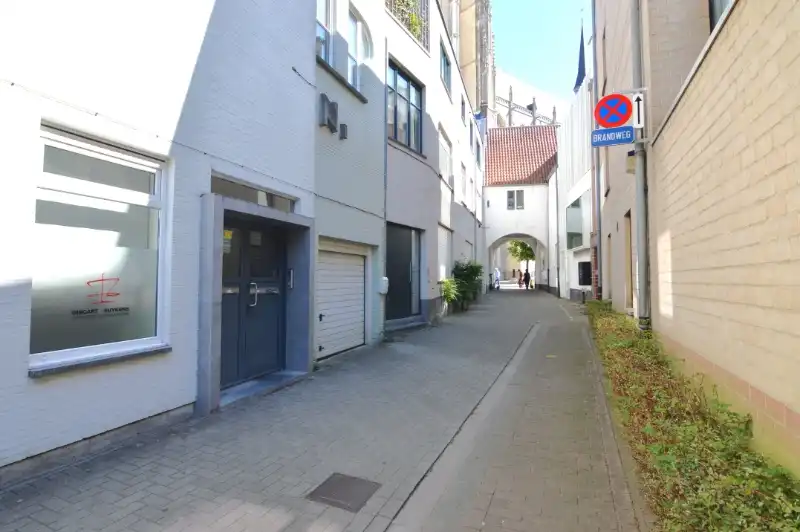 Kantoorruimte te huur in hartje Mechelen – met zicht op de Sint-Romboutstoren foto 2