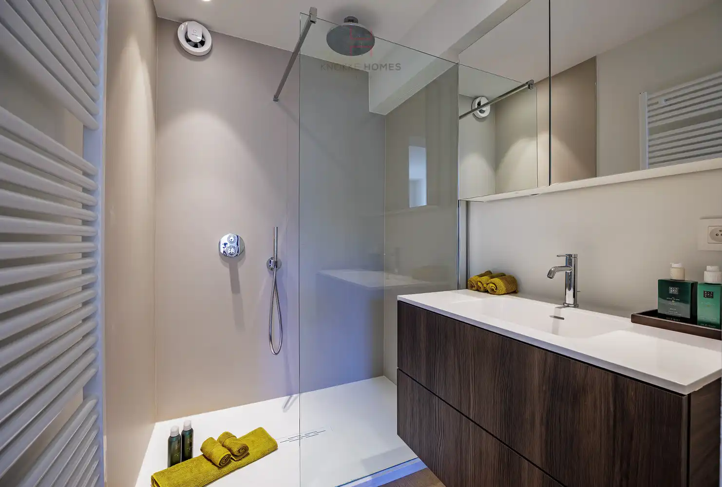 Prachtig gerenoveerd 2- slaapkamer appartement met frontaal zeezicht. foto 15