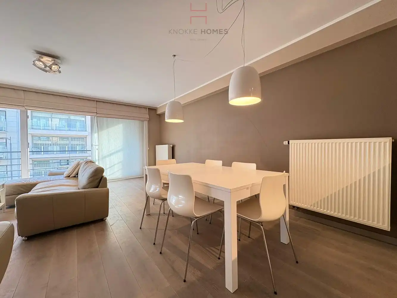 Gemeubeld 3 slaapkamer appartement met garage, nabij het Rubensplein foto 4