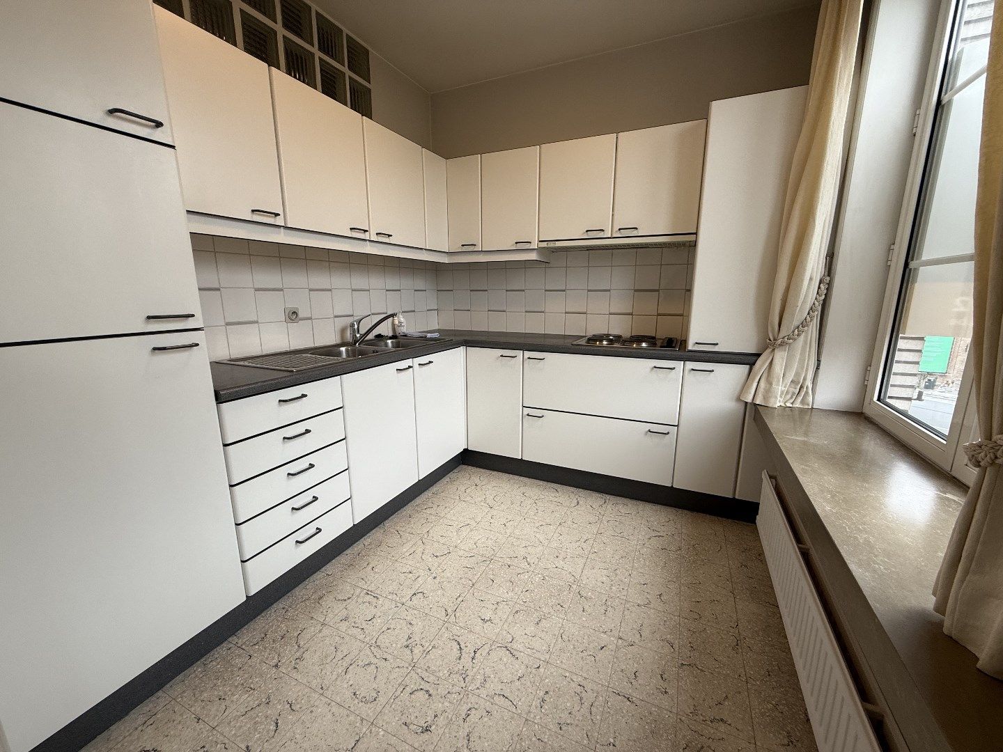 Ruim appartement te huur met 2 slaapkamers op een TOPlocatie te Lier! foto 5