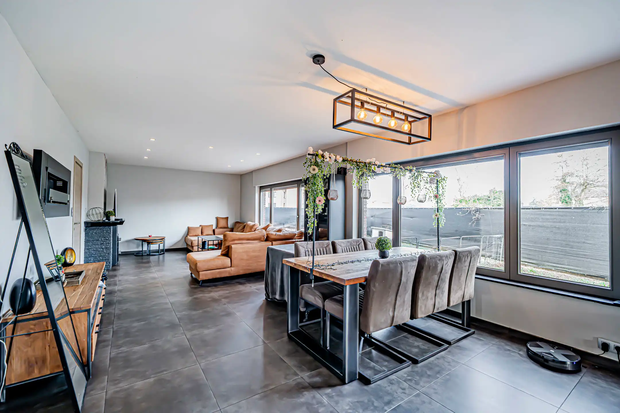 Toffe dorpswoning met 4 slaapkamers en zongerichte tuin foto 6