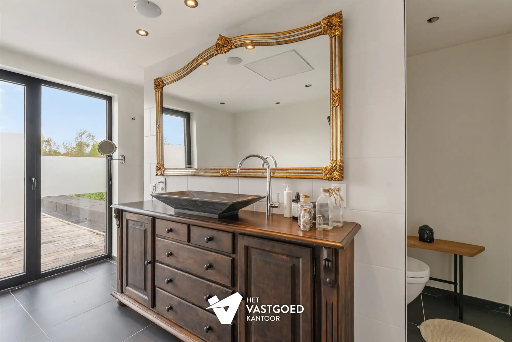 STIJLVOLLE GERENOVEERDE WONING GELEGEN OP EEN MOOI UITGESTREKT PERCEEL VAN 11A 64CA TE BEVERLO foto 17