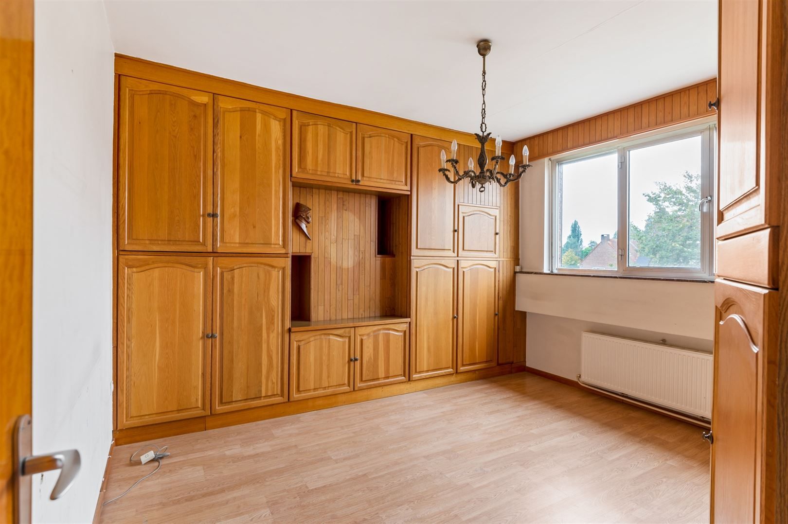 Te renoveren bel-étagewoning met zonnige tuin. foto 8