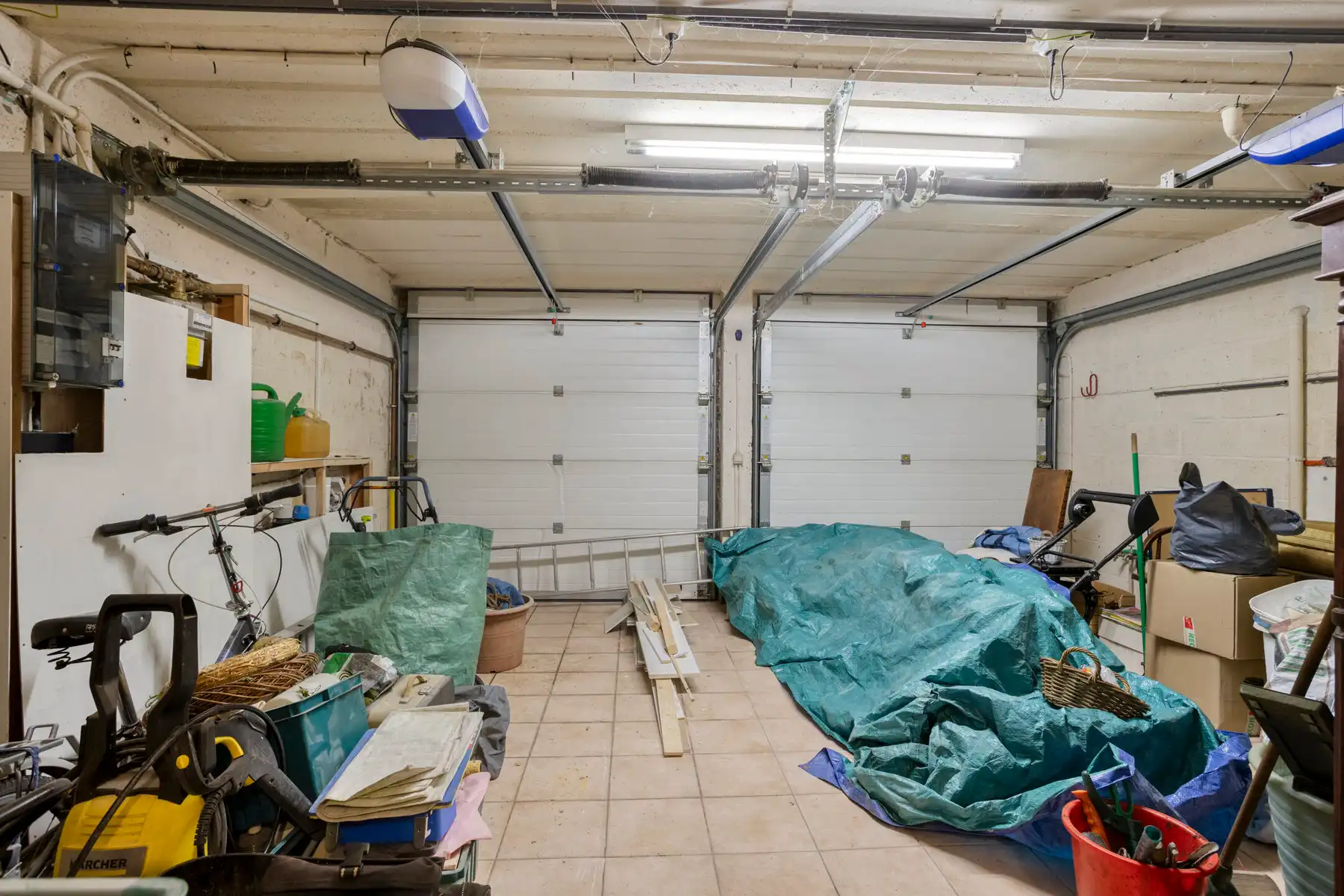 Uiterst residentieel gelegen villa met prachtige tuin foto 30