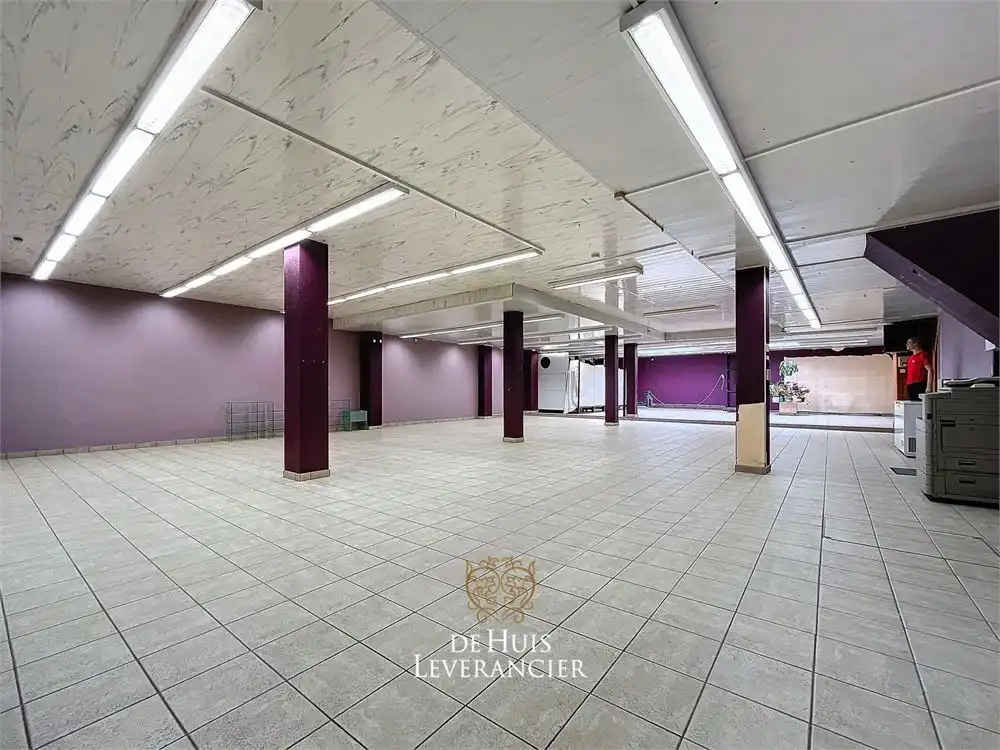 Ruime (253m) handelsgelijkvloers in het centrum van Kontich-Kazerne foto 7