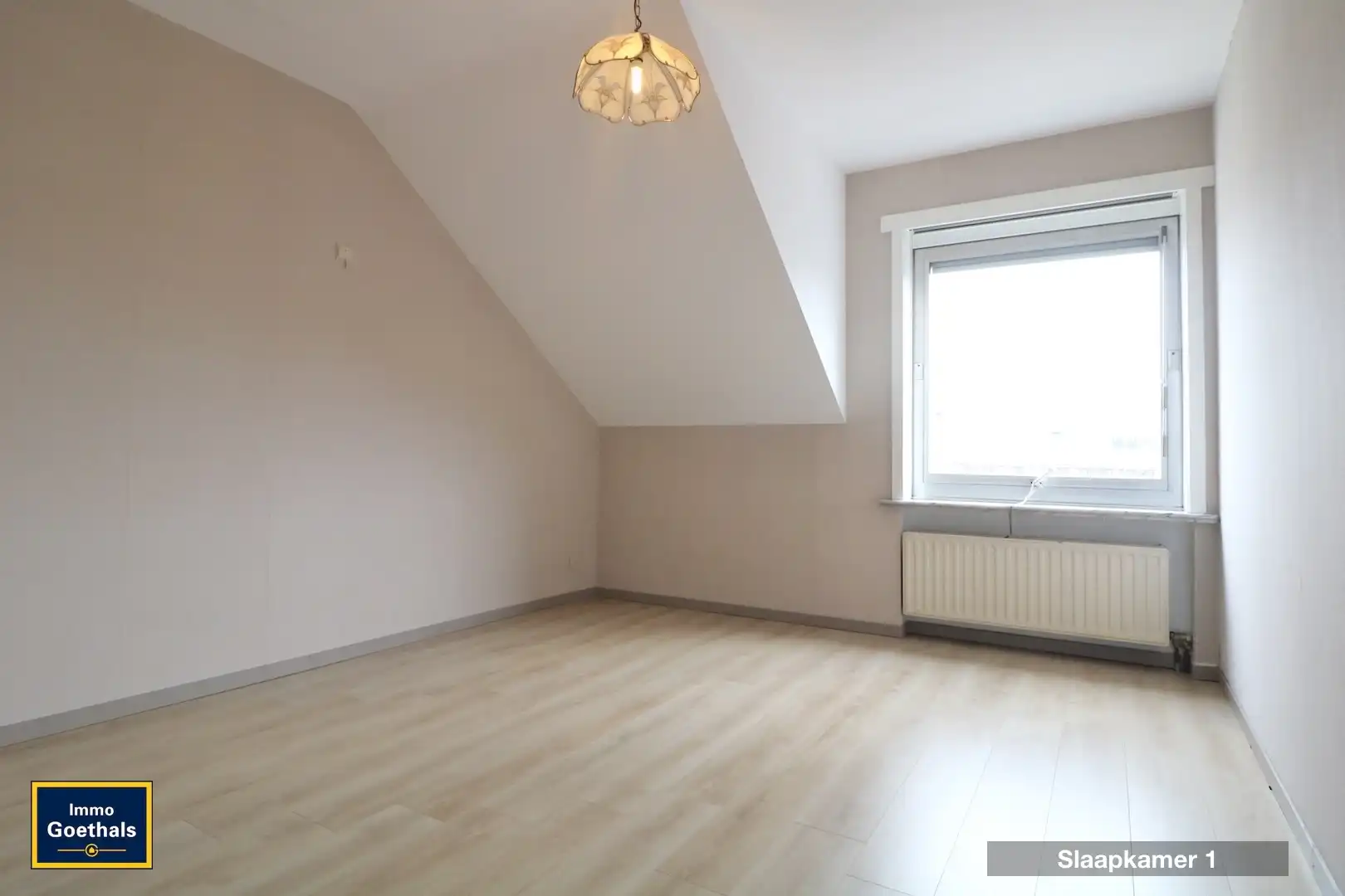 CENTRAAL GELEGEN APPARTEMENT MET GROOT TERRAS IN GARAGE. foto 11