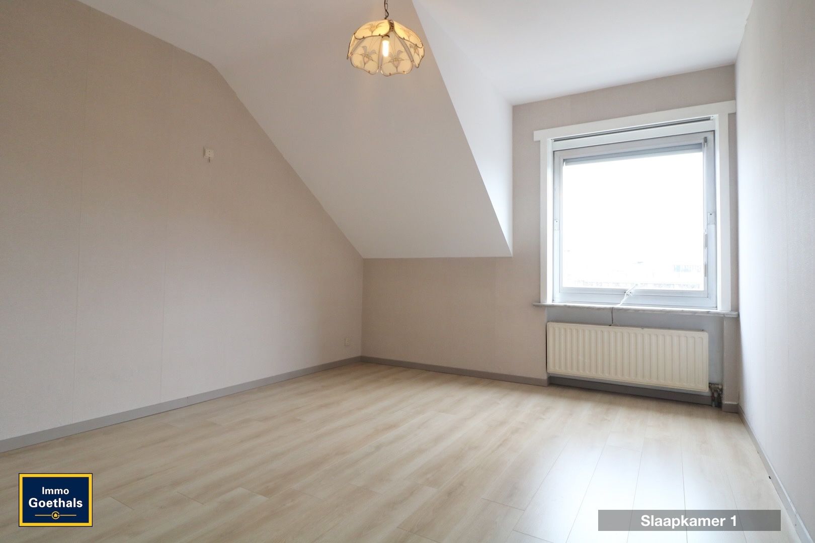 CENTRAAL GELEGEN APPARTEMENT MET GROOT TERRAS IN GARAGE. foto 11