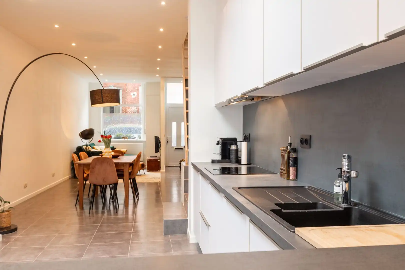 Instapklare woning met groot terras in de binnenstad foto 9