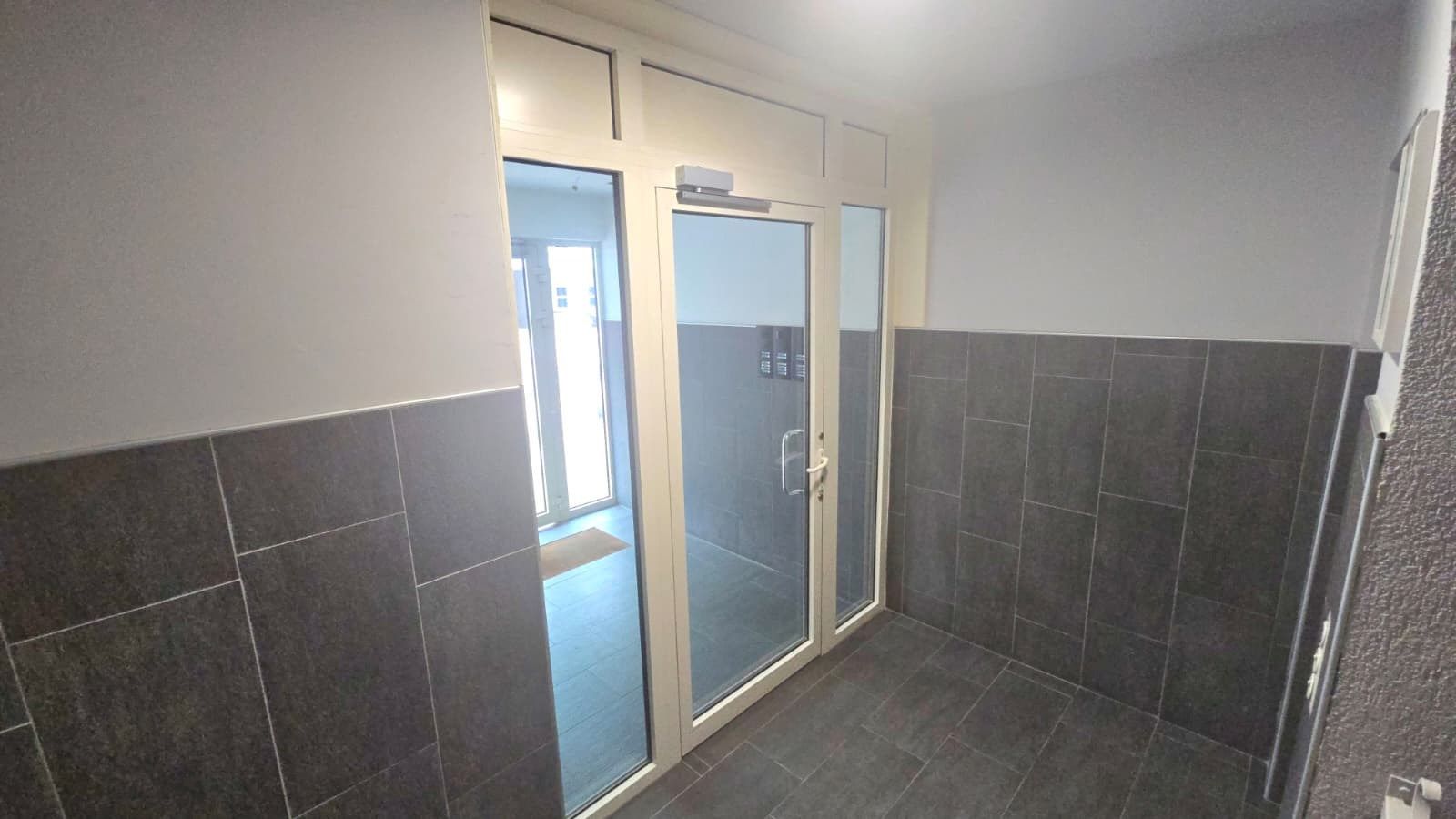 Gezellige studio met aparte slaapkamer in centrum van Genk foto 7