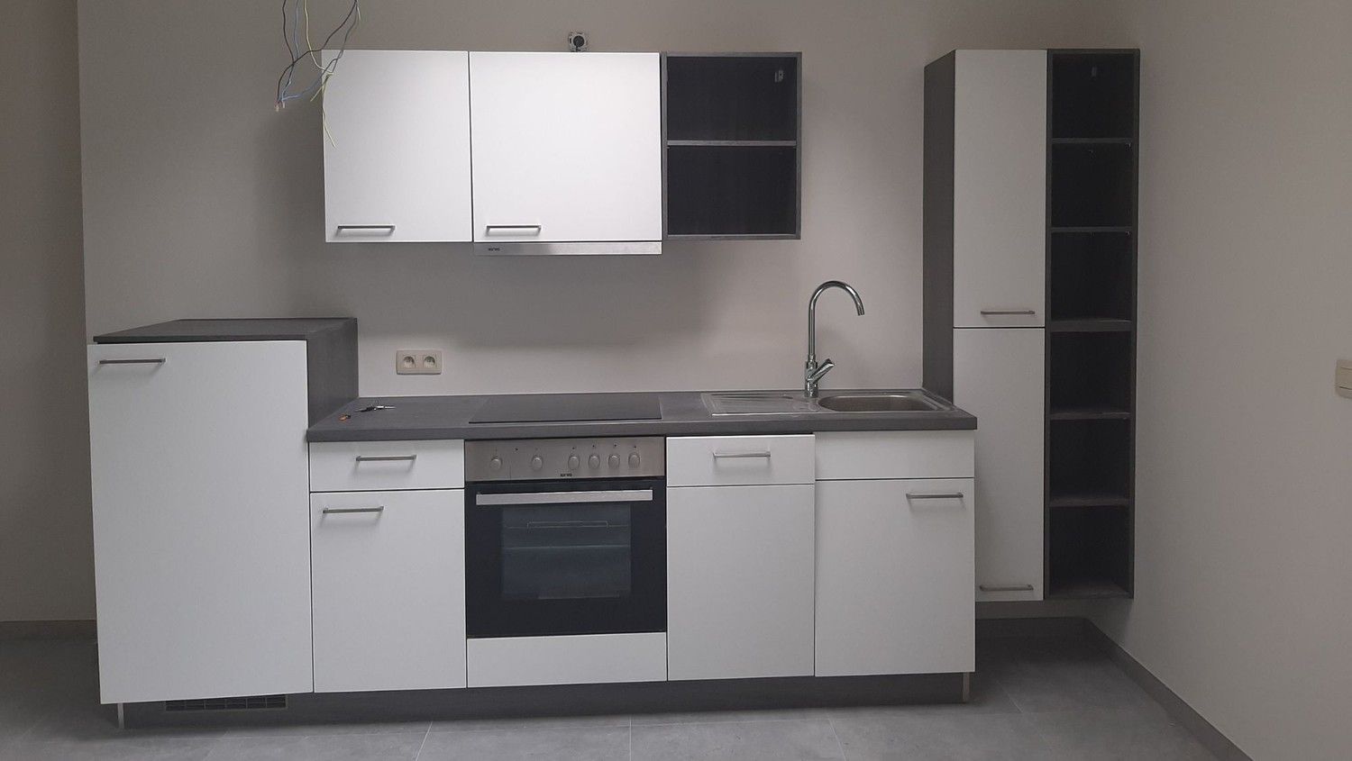 Ruim modern gelijkvloers appartement in Maasmechelen . foto 3