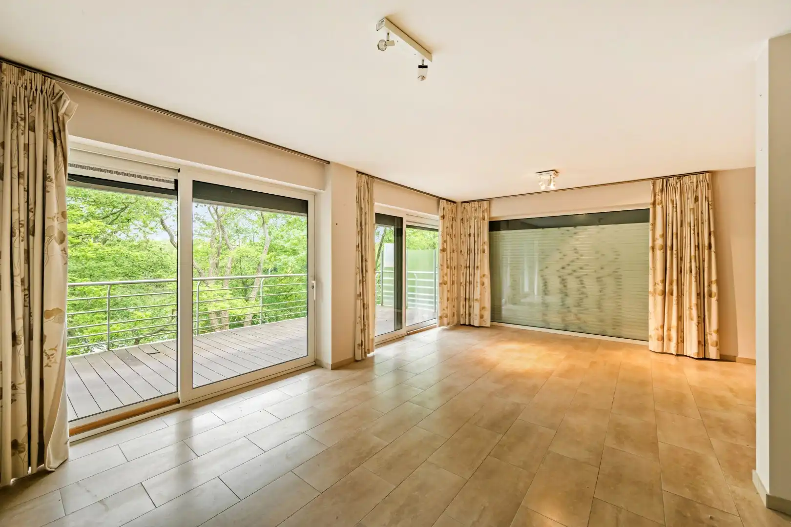 Appartement met berging, terras met prachtig uitzicht in Ieper foto 2