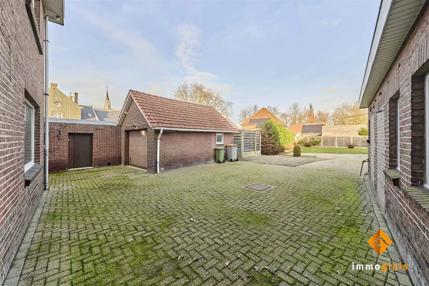 Zéér ruime woning met 5 slaapkamers en 2 badkamers op een ruim perceel van 12a40ca. Uitbreiding op zolder mogelijk! foto 22