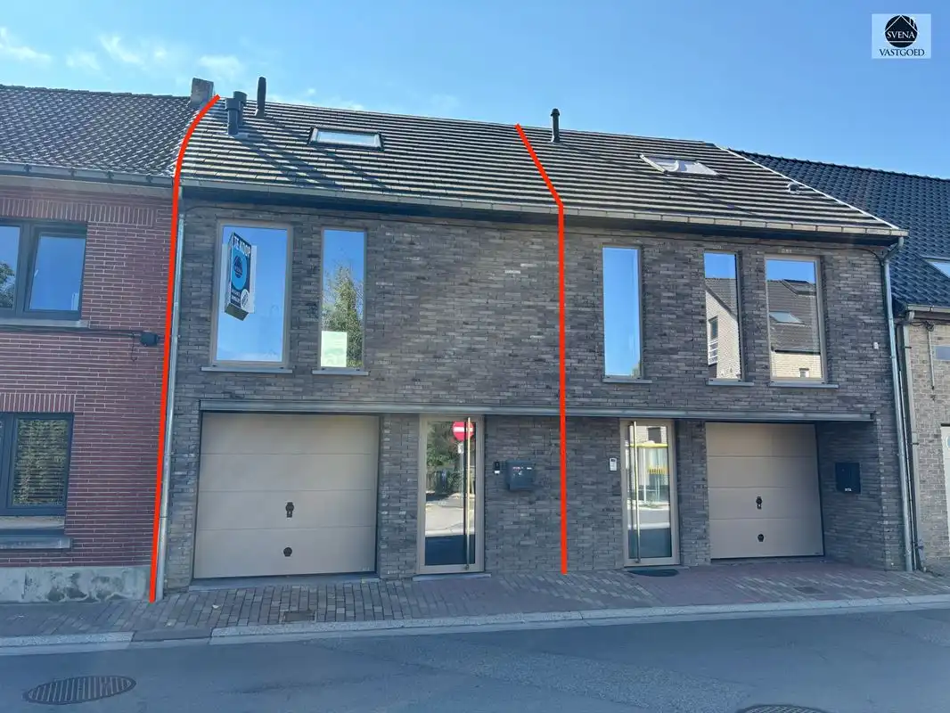 ENERGIEZUINIGE INSTAPKLARE WONING MET 2 SLAAPKAMERS, GARAGE EN TUIN foto {{pictureIndex}}