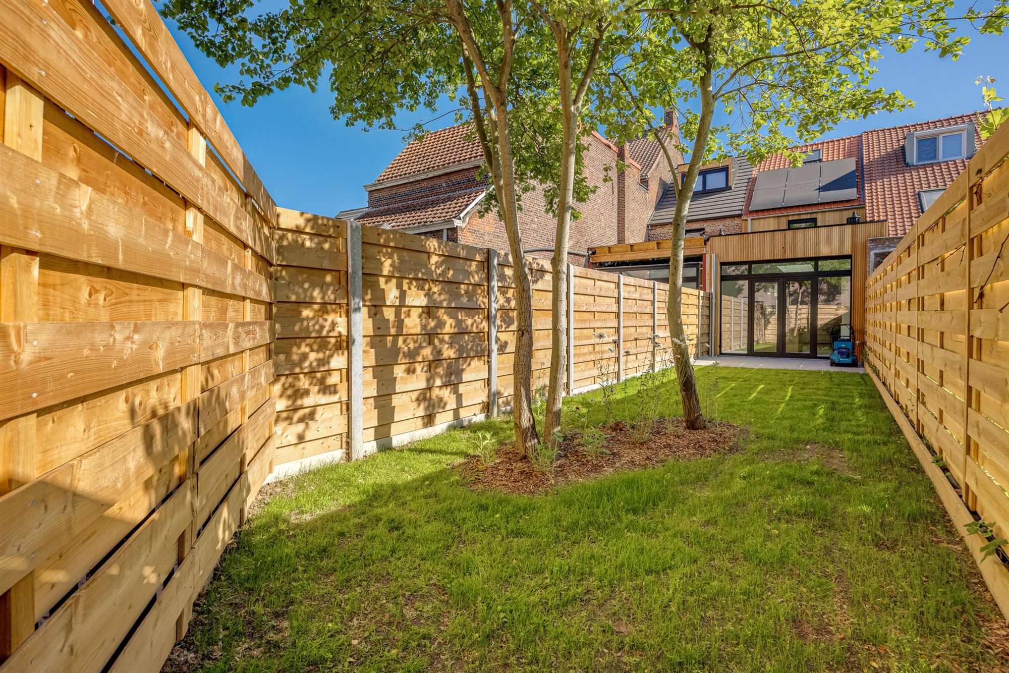 Totaal gerenoveerd huis met tuin en drie slaapkamers foto 15