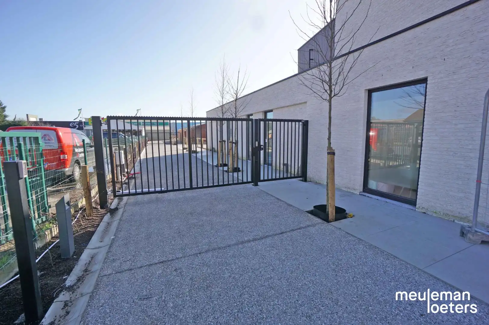 Bovengrondse parkeerplaats in het centrum foto 2