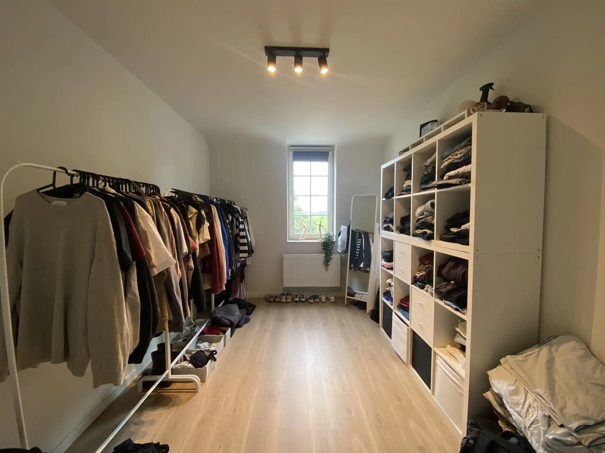 Mooi afgewerkte halfopen woning met 4 slaapkamers en inpandige garage foto 14