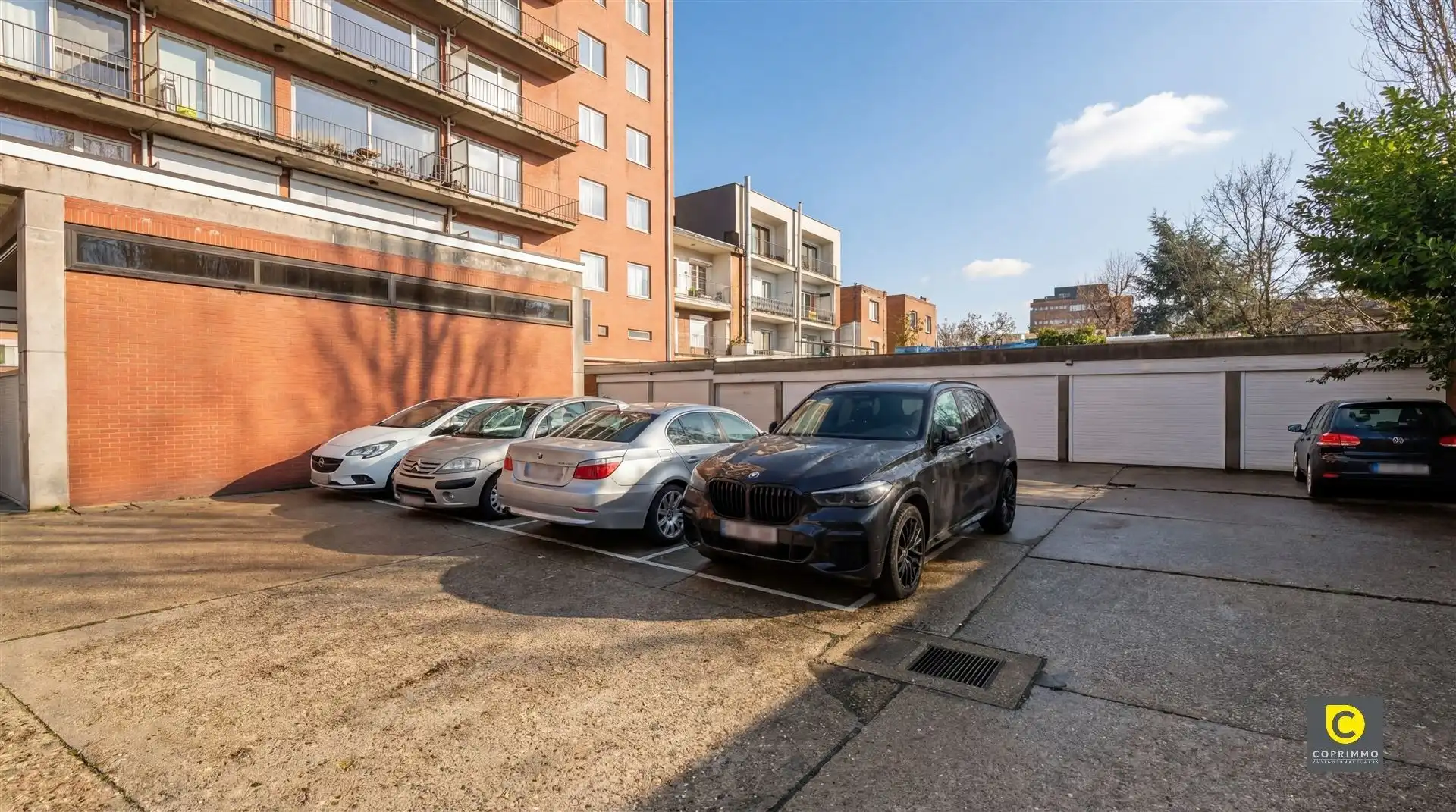 Staanplaatsen & garageboxen foto 3