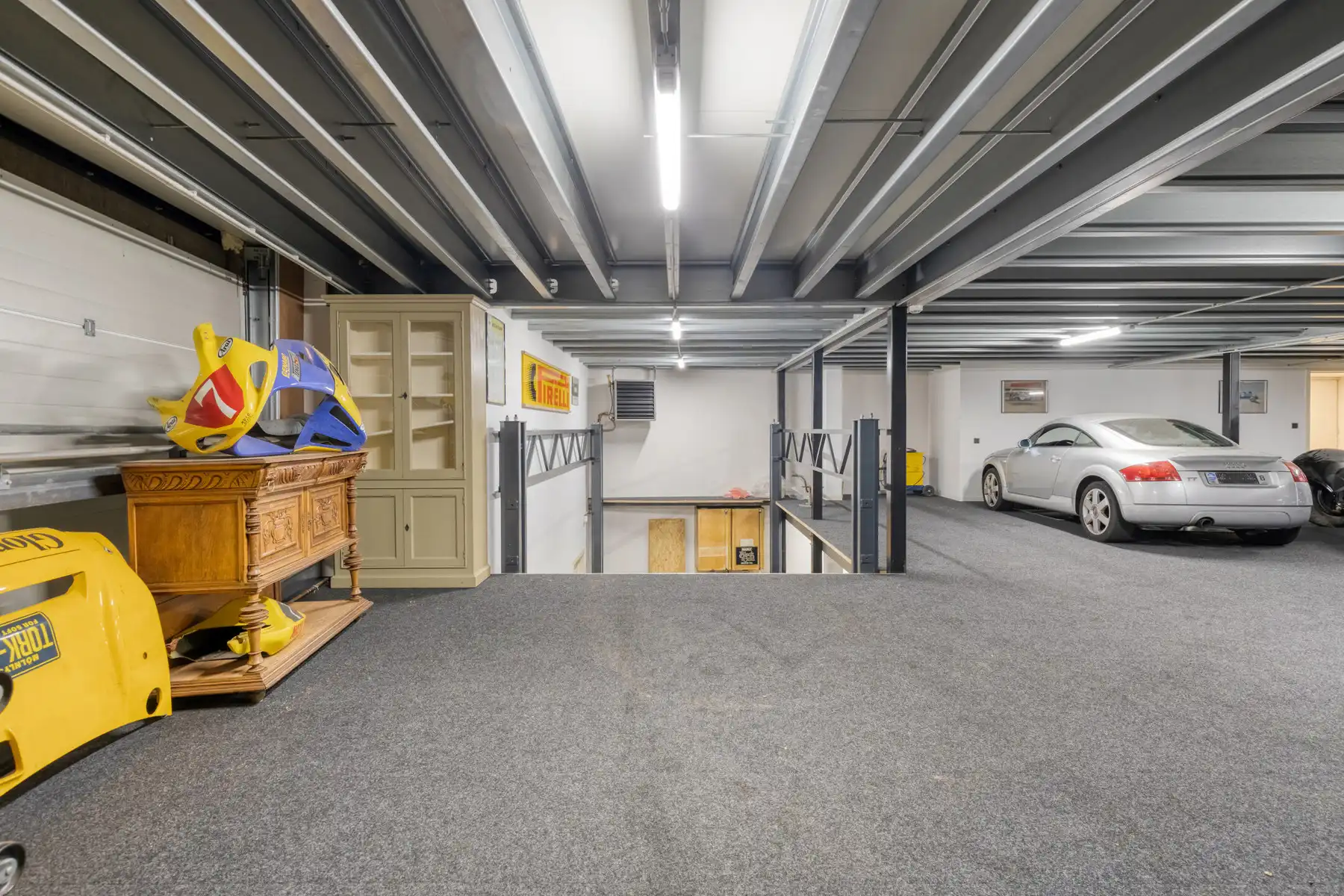 Recent vernieuwde loods met bovenliggend luxe appartement ! foto 12