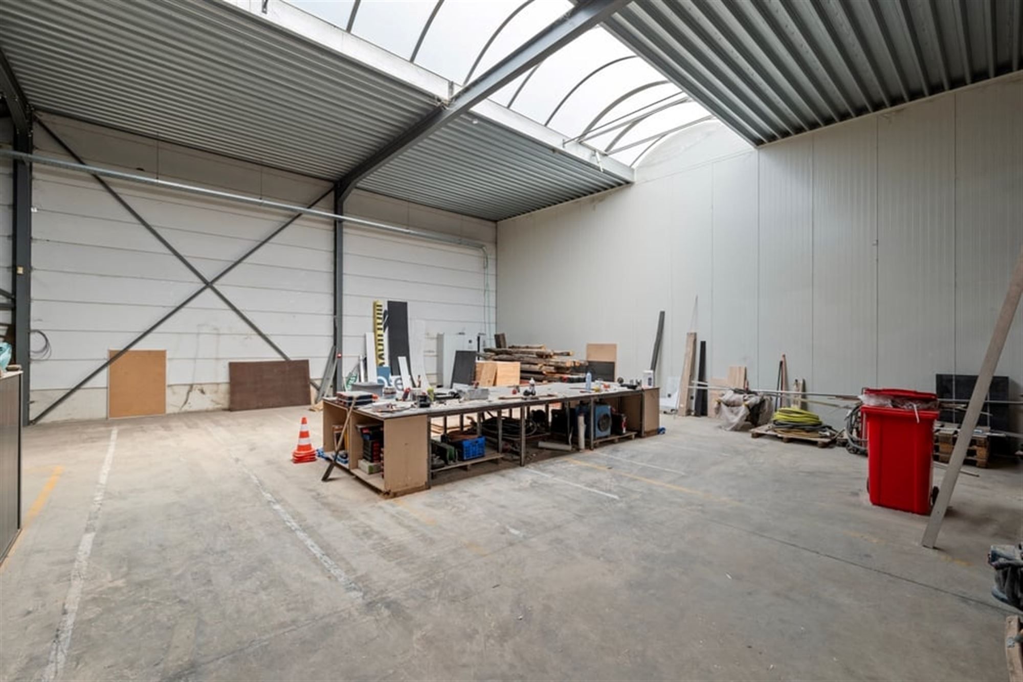 RUIME LOODS VAN 846M² IN SINT-TRUIDEN  foto 10