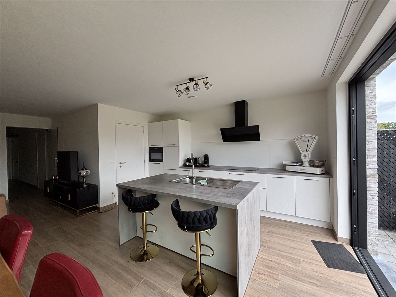 Gelijkvloers appartement met 2 slaapkamers en tuin foto 4