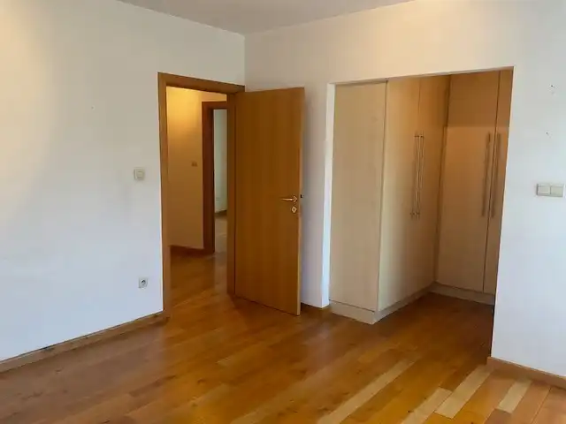 Gelijkvloersappartement met 2 slaapkamers, 2 badkamers en tuin foto 15