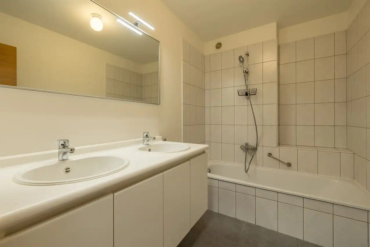 Gelijkvloers appartement met 2 slpk., terras en garagebox foto 15