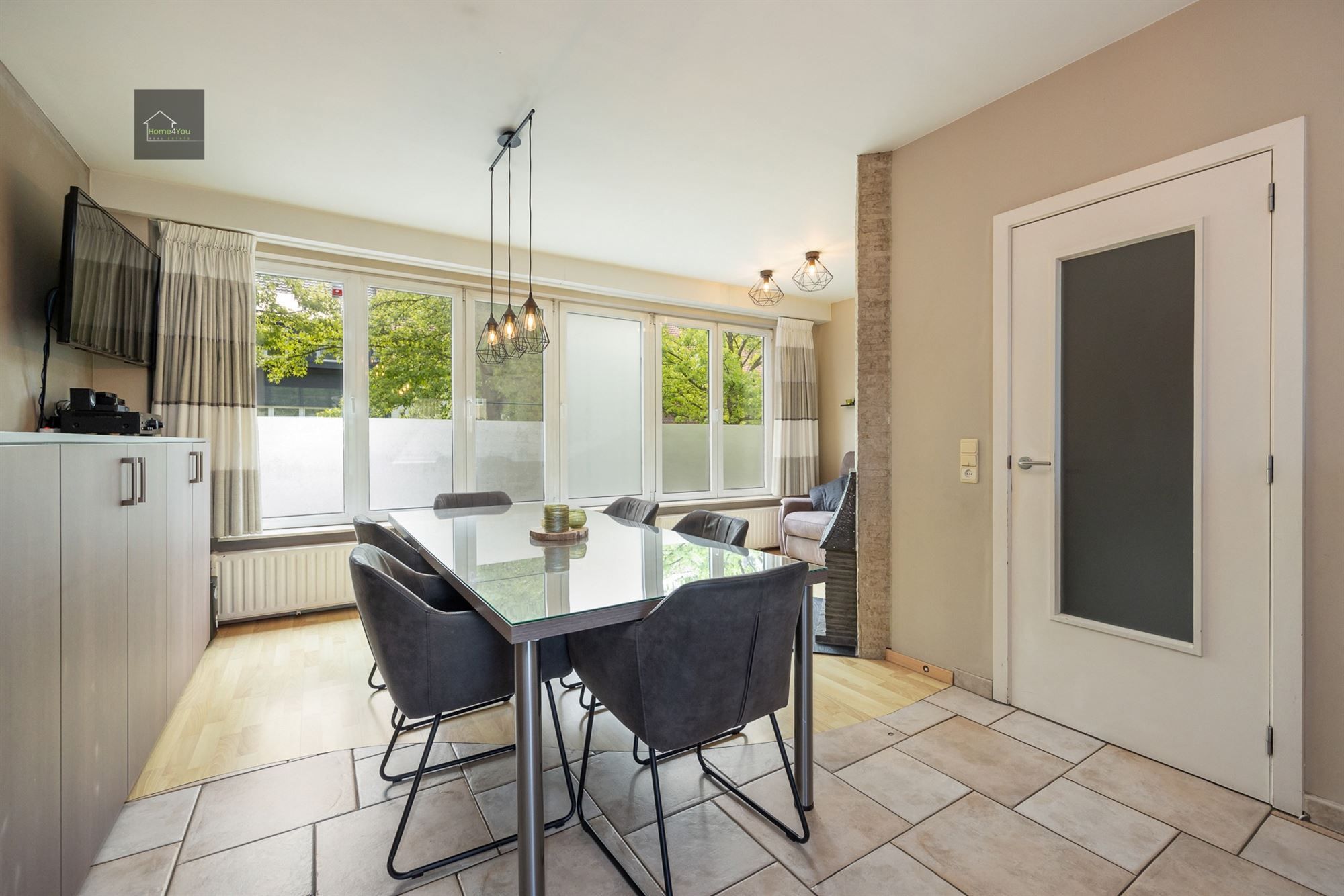 Instapklare woning met zonnepanelen op TOP locatie foto 10