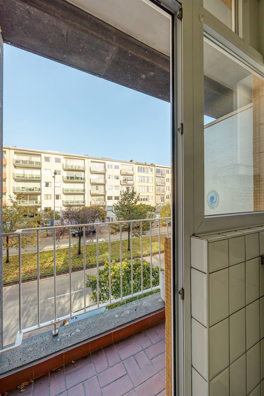 Ruim, instapklaar appartement (107m²) met visgraatparket en zuidgericht terras. foto 5