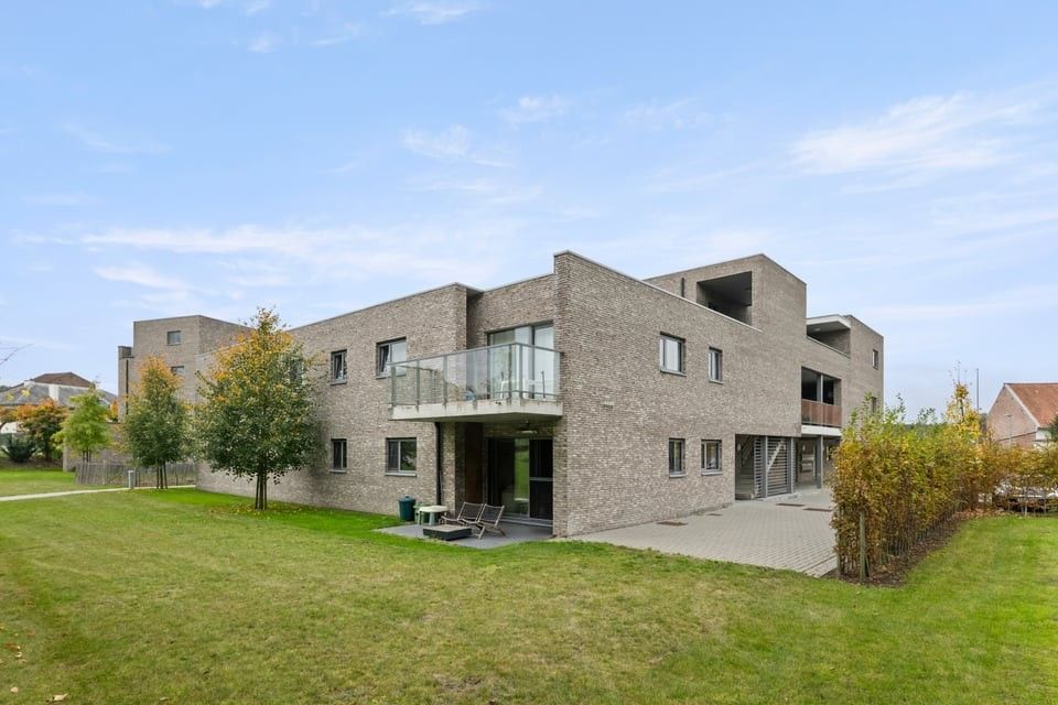 MODERN GELIJKVLOERS APPARTEMENT MET TERRAS EN STANPLAATS IN TONGEREN foto 25
