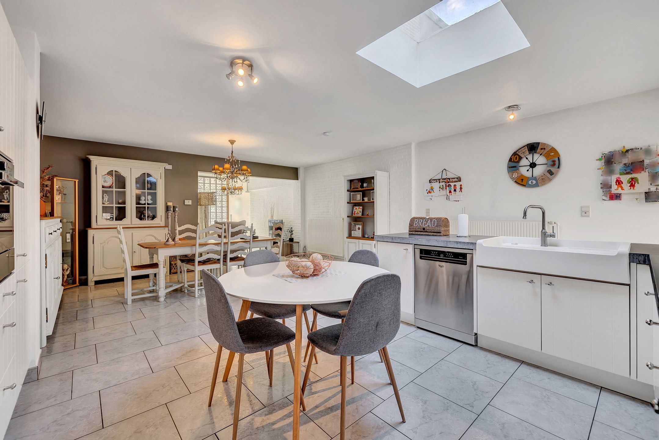 Instapklare woning met garage en tuin foto 9