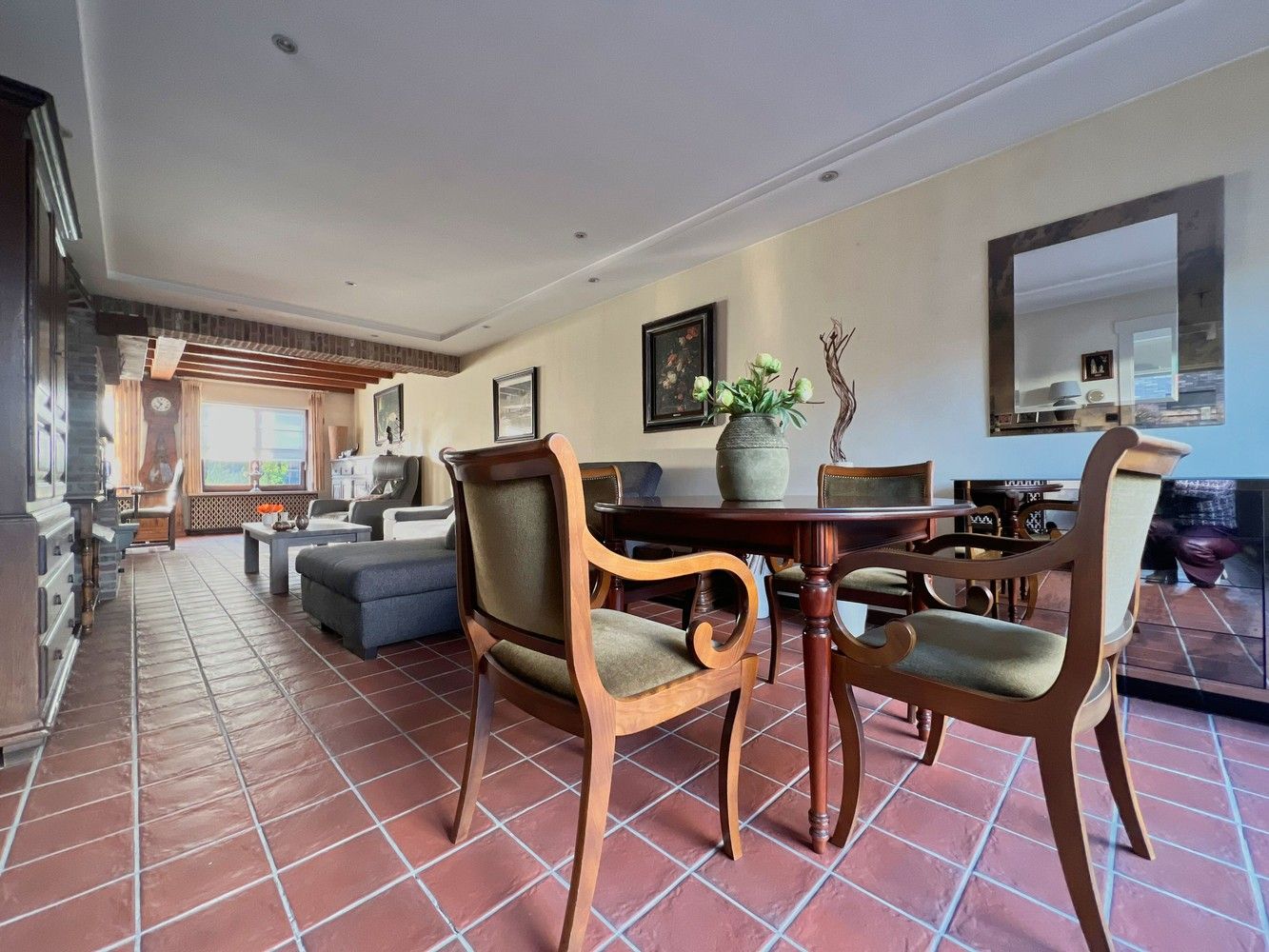 Topper! Stijlvolle woning met zonnige tuin + 2x garage foto 6