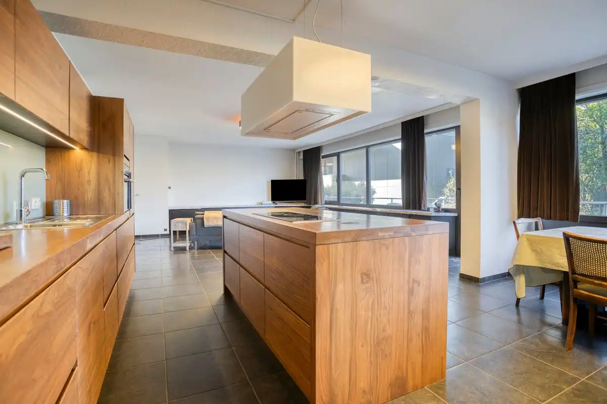 Uitzonderlijk ruim appartement met terras in hartje Hasselt  foto 3