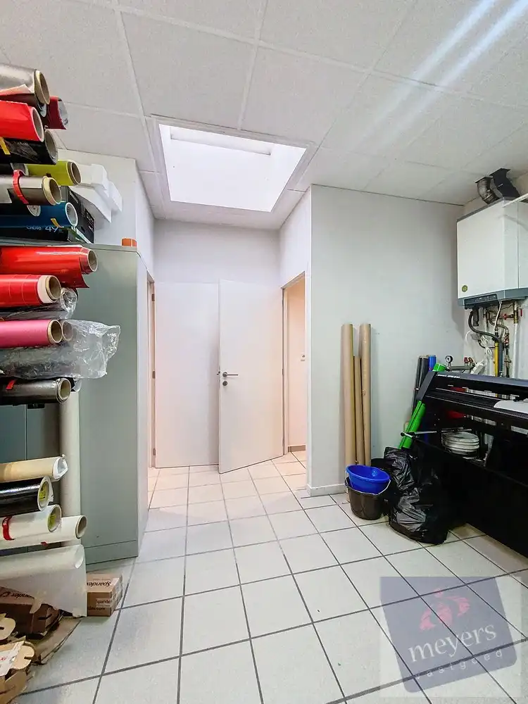 Kantoor- en praktijkruimte met maximale visibiliteit op toplocatie in Alken foto 15