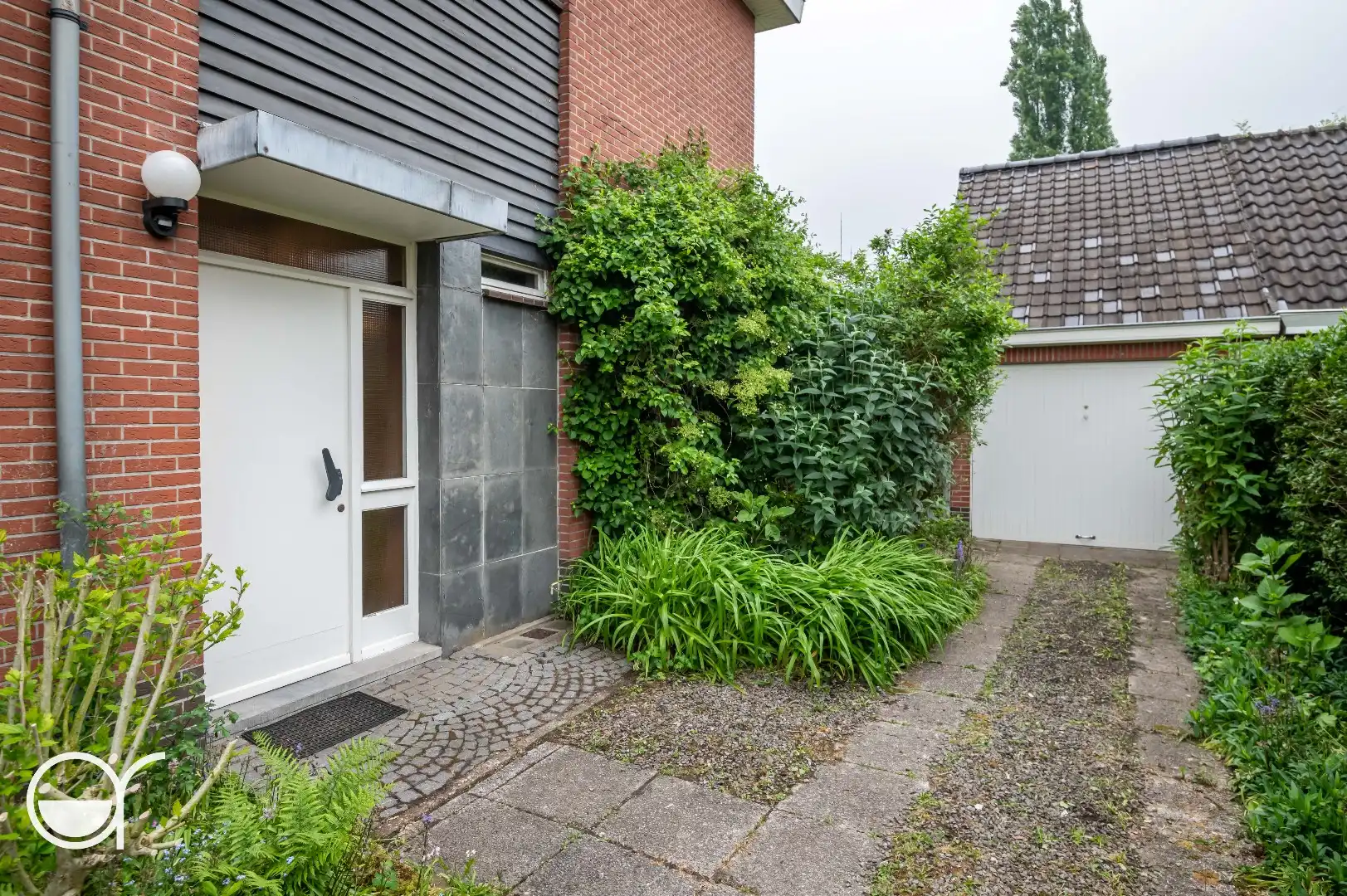 Te renoveren halfopen bebouwing op gegeerde locatie  foto 2