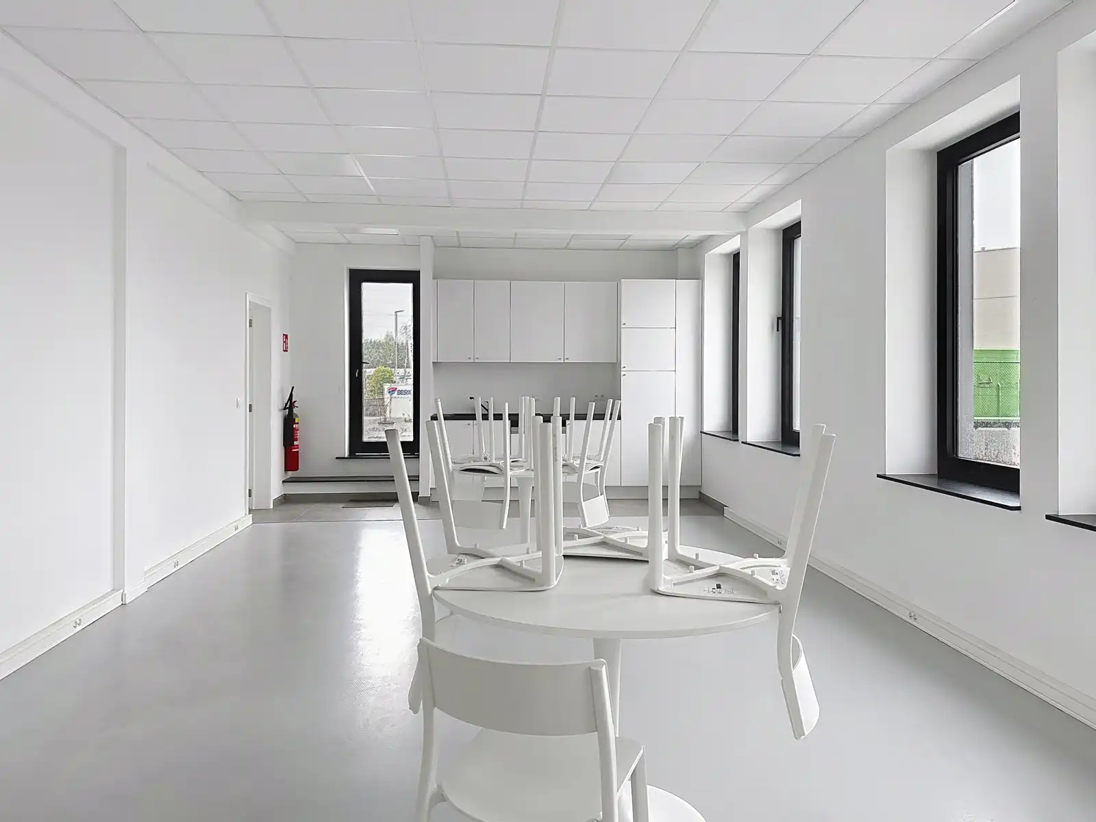 Activiteits- of opslagruimte op een toplocatie nabij de A12 foto 8