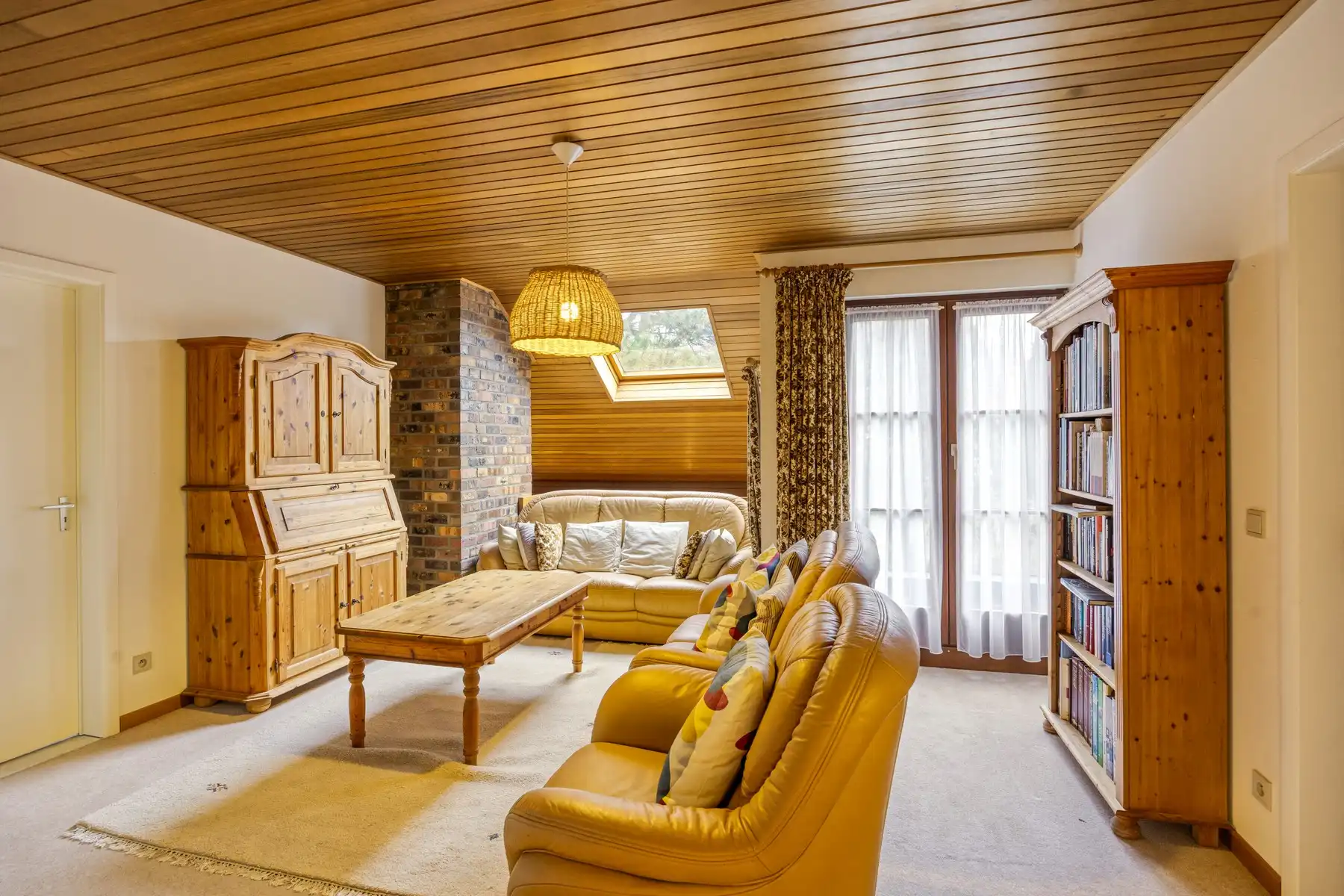 Cosy gezinswoning met 4 slaapkamers, garage en tuin - NATO op 10 min. foto 17