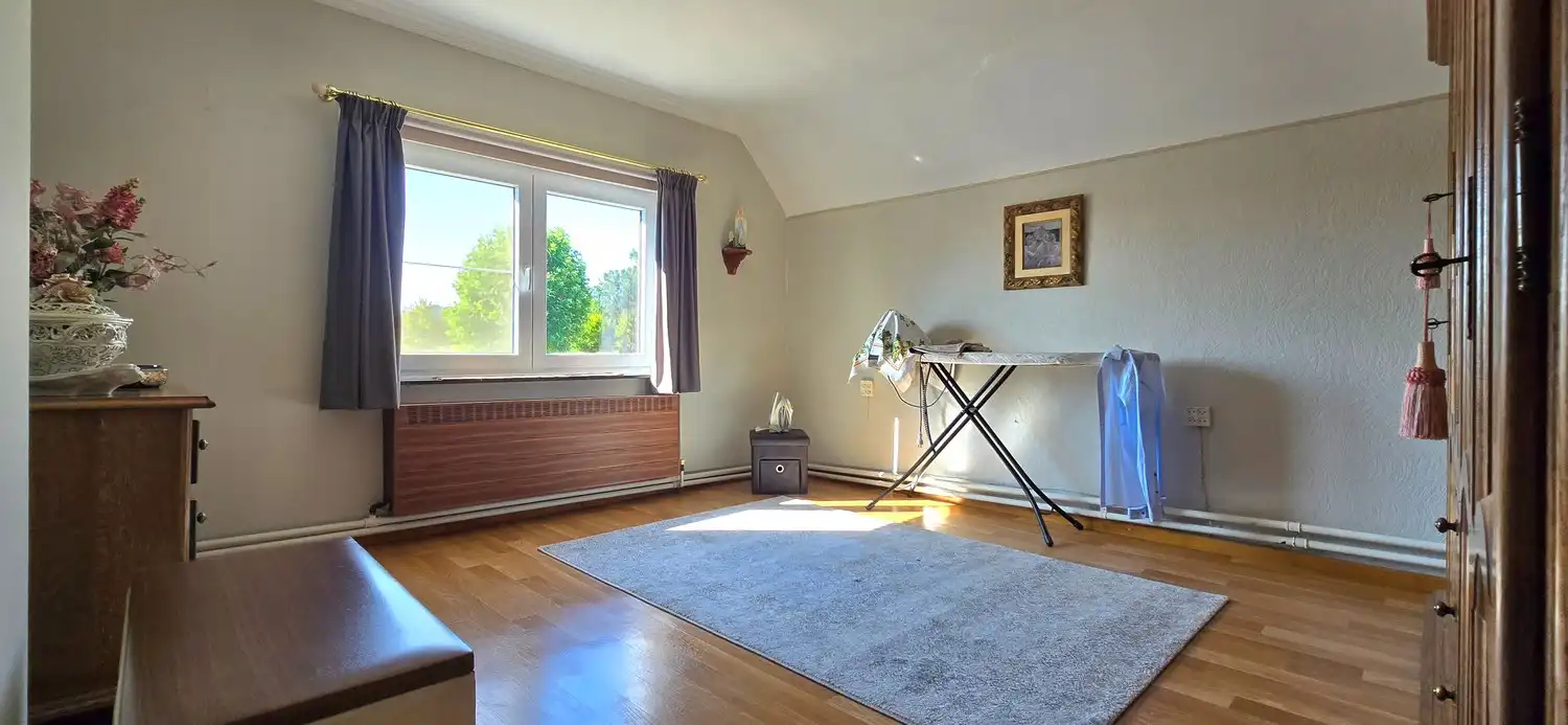 TE KOOP: te renoveren open bebouwing met 4 ruime slaapkamers foto 13