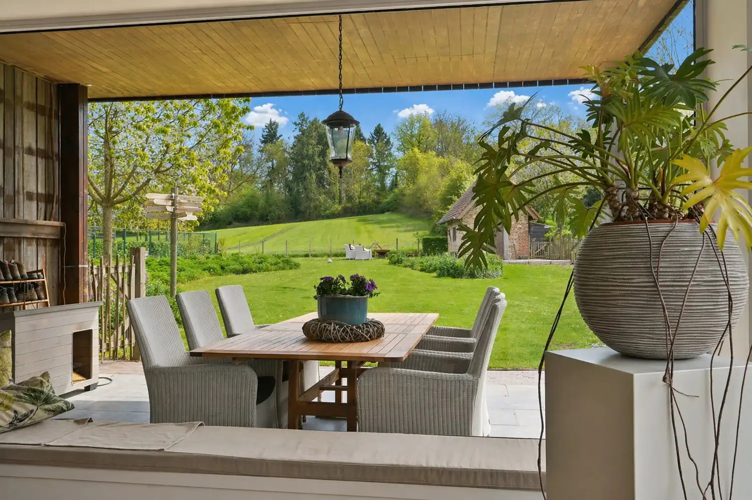 Prachtig gerenoveerde hoeve uniek gelegen in het glooiende landschap van Grote-Spouwen foto 13