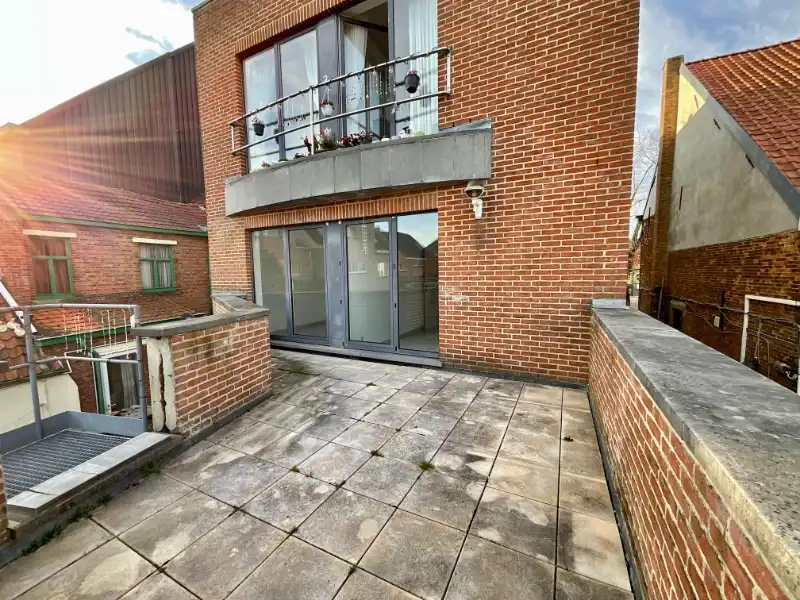 Opbrengsteigendom met handelspand en 2 appartementen met 2 slaapkamers foto 10