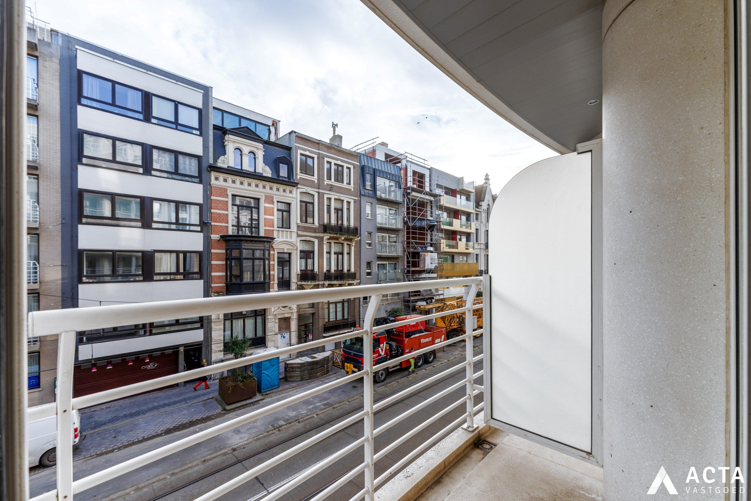 Instapklaar twee slaapkamer appartement nabij de zeedijk van Oostende foto 6