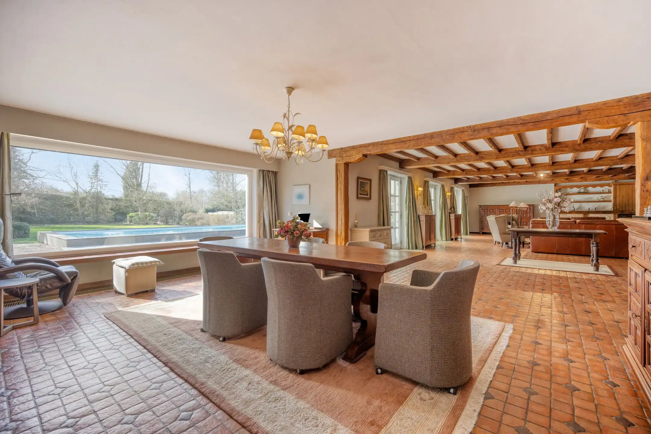 Karaktervolle villa: verwarmd zwembad & praktijkruimte foto 7