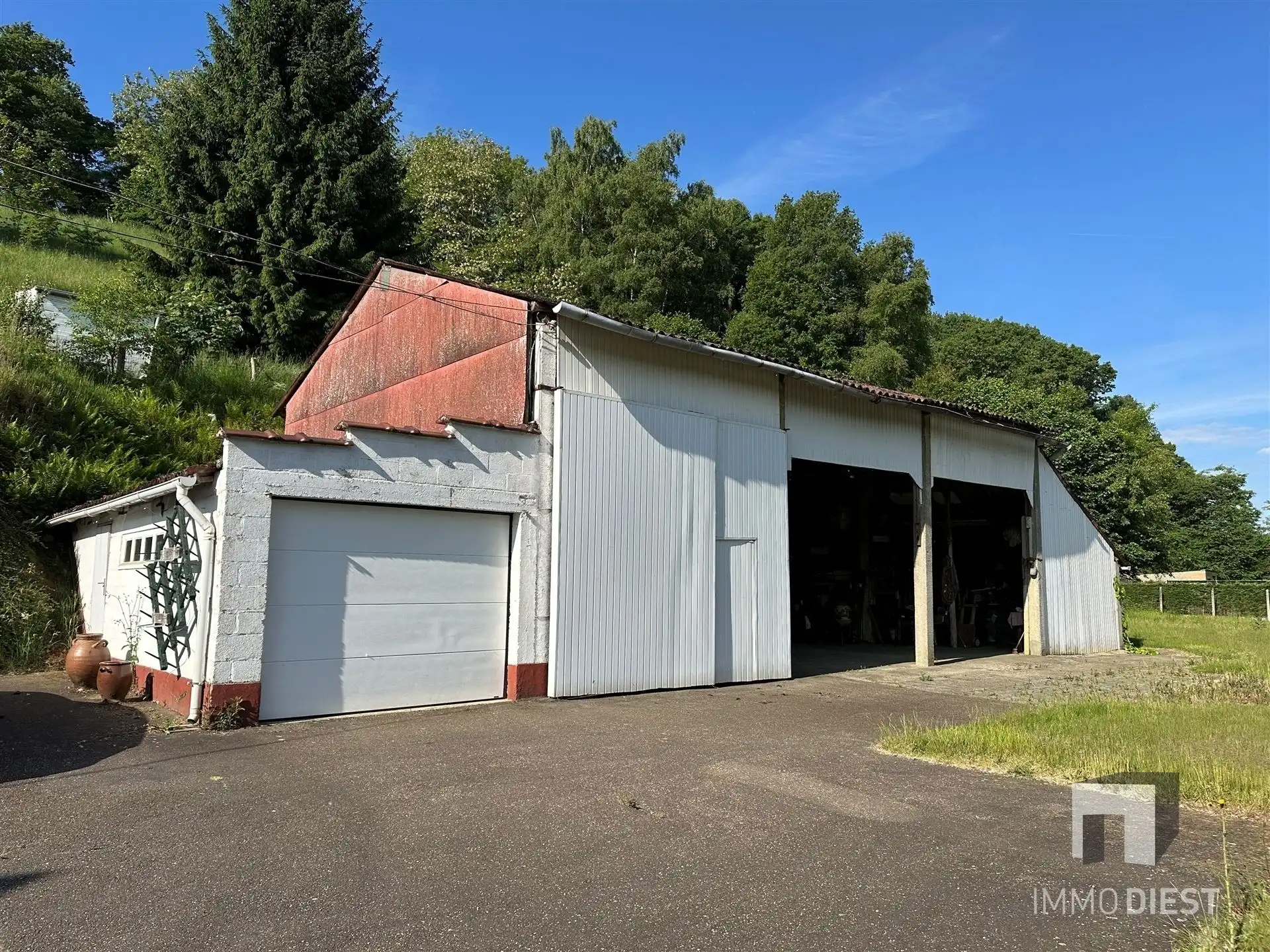 Woning met stalling/opslagplaats en weiland foto 3