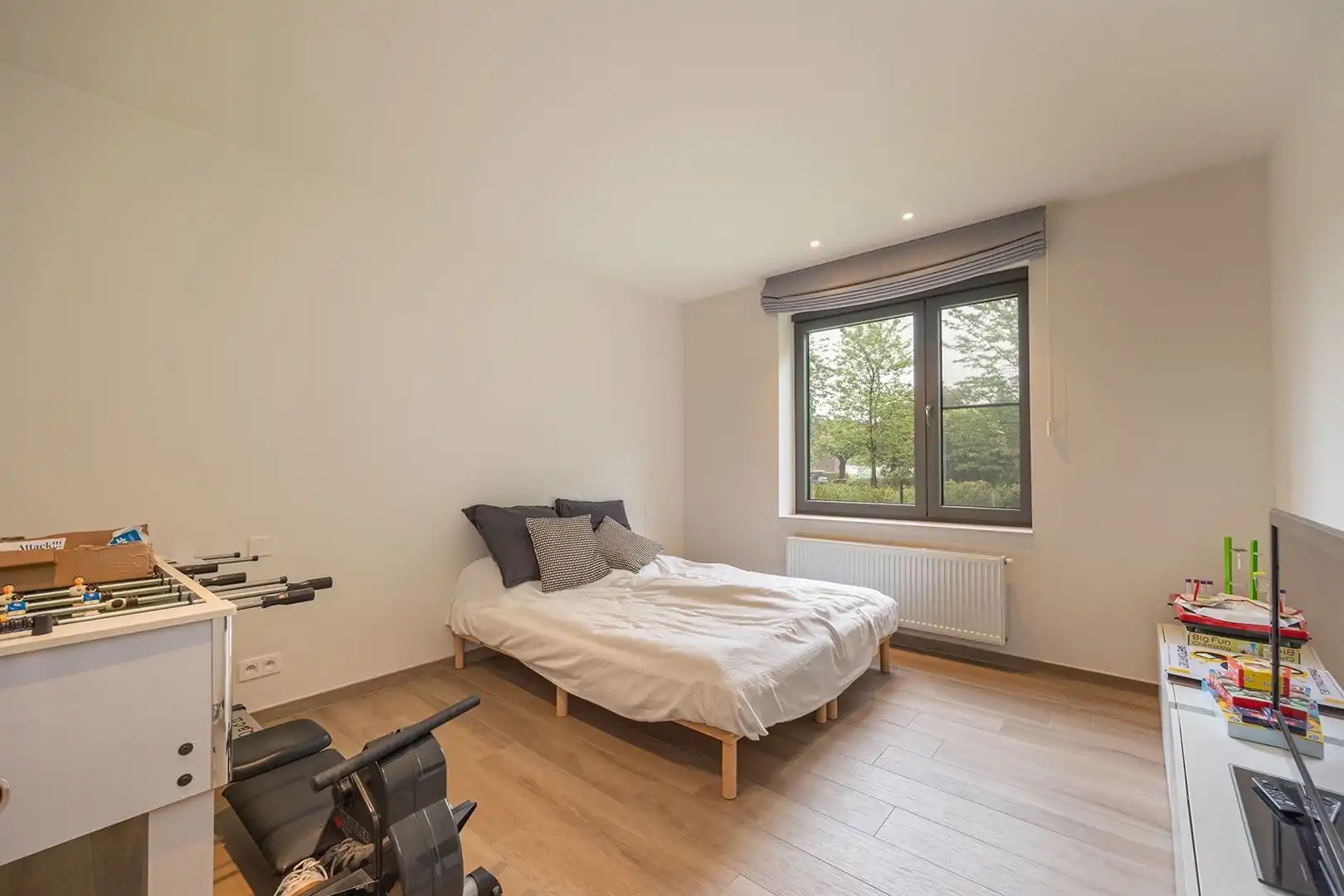 Moderne villa met vier slaapkamers en tuin. foto 19