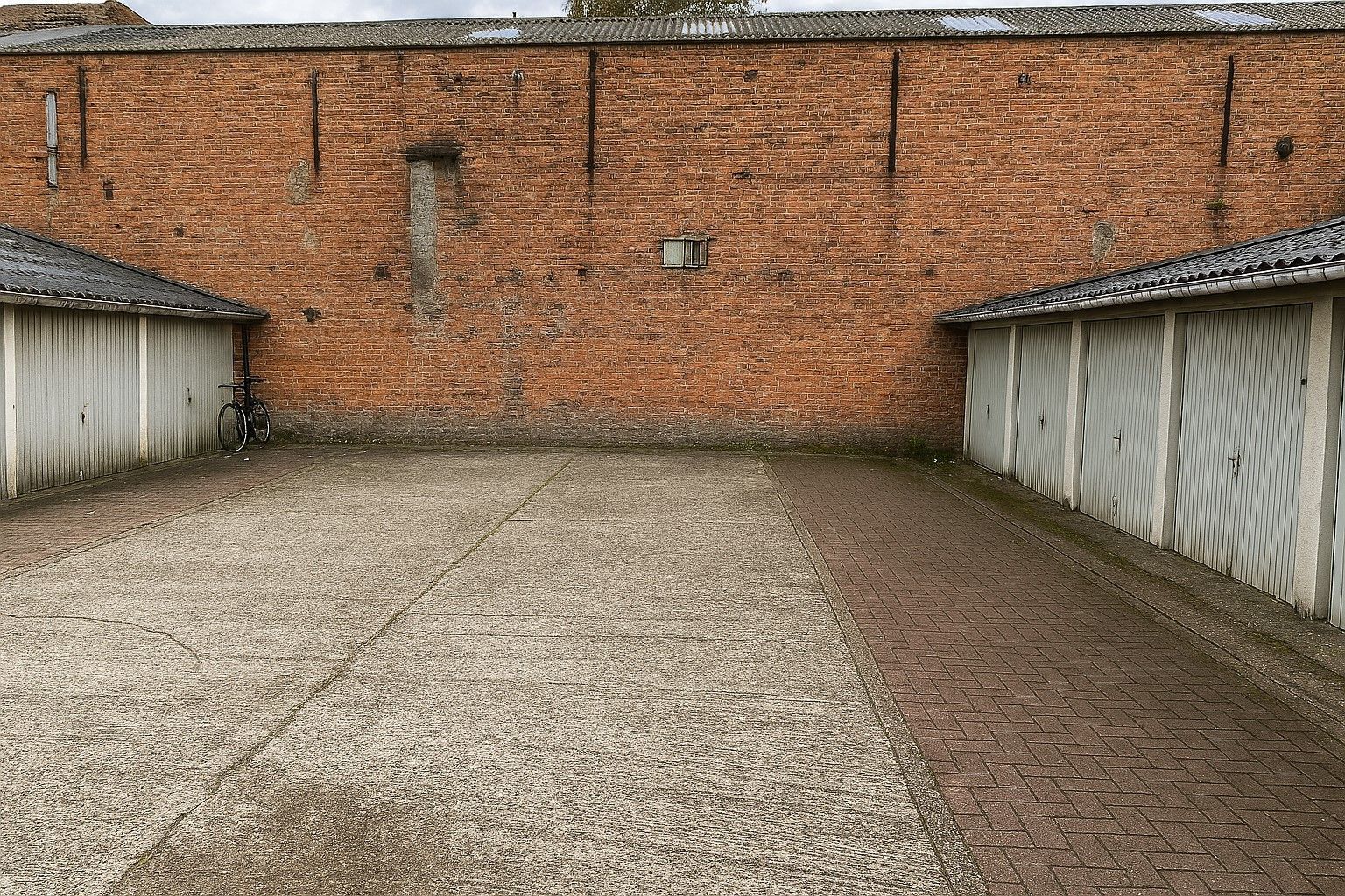 GARAGEBOX(EN) - RABOT/TONDELIER/GERECHTSHOF foto {{pictureIndex}}